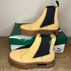 Puma Mayze Chelsea Suede Womens Size 6